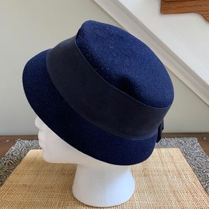 Vintage women’s navy 100% wool Faumtra felt hat